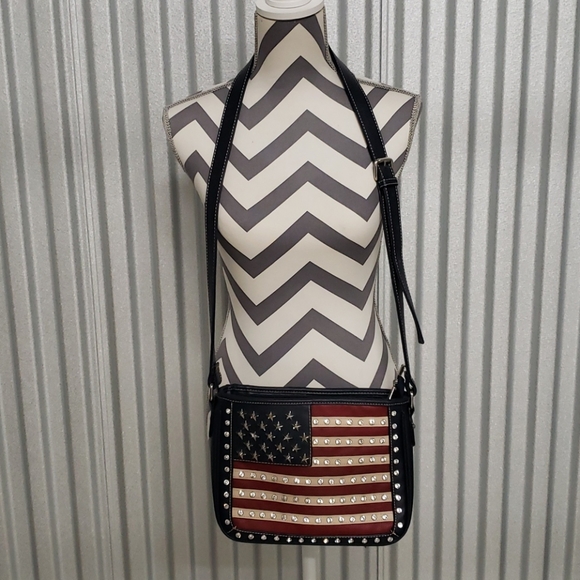 Montana West Handbags - NWT Montana West CC American Flag Purse